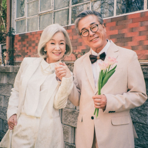서울 서대문구 가족사진 잘 찍는 사진관 컨셉 스튜디오 소가족 사진