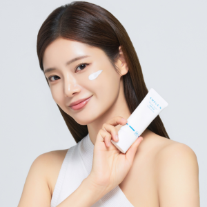 [1+1+잡티크림] 앰플엔 솔라샷 워터 선크림 40ml SPF 50+ PA++++ / 유기자차 / 얇고 투명한 밀착감 / 화장 전 필수템 (+증정: 블레미샷 잡티 크림 15ml)