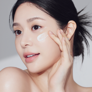 백탁, 끈적임 없이 촉촉한 화잘먹 광채 선세럼