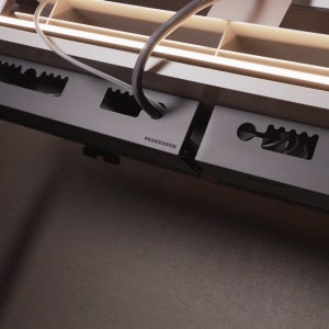 버니언스 타공 멀티탭정리함 책상 선반 트레이 콘센트 전선정리 멀티탭거치대