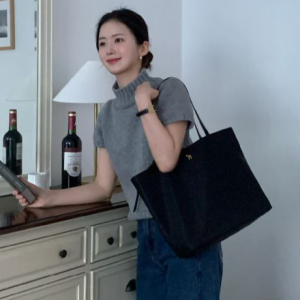[시즌오프] 헤지스 나일론 퍼피 로고 숄더백