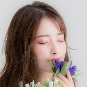 자연스러운 브라운 아이라이너 루미아글라스