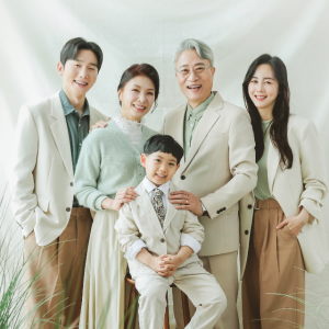 진해가족사진 리마인드웨딩촬영 환갑칠순팔순 컨셉사진관 스튜디오 의상 헤어메이크업 무료