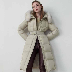 [에고이스트]  라이트베이지 시그니쳐 페미닌 벨티드 롱 구스 EP4TD007